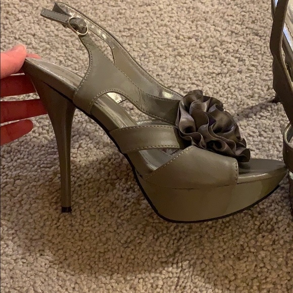 Platform heel silver/grey flower detail - Picture 2 of 8